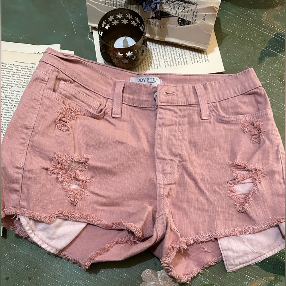 Judy Blue Short destroyed Jean Shorts
Made in the USA